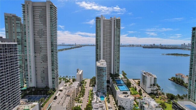 Building Photo - 480 NE 30th St