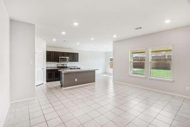 Building Photo - 9701 Kensley Rose Dr