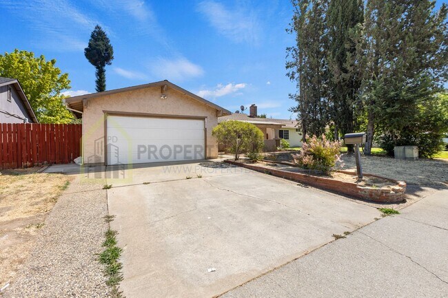 Building Photo - Charming 4-Bed, 2-Bath Home in Sacramento’...