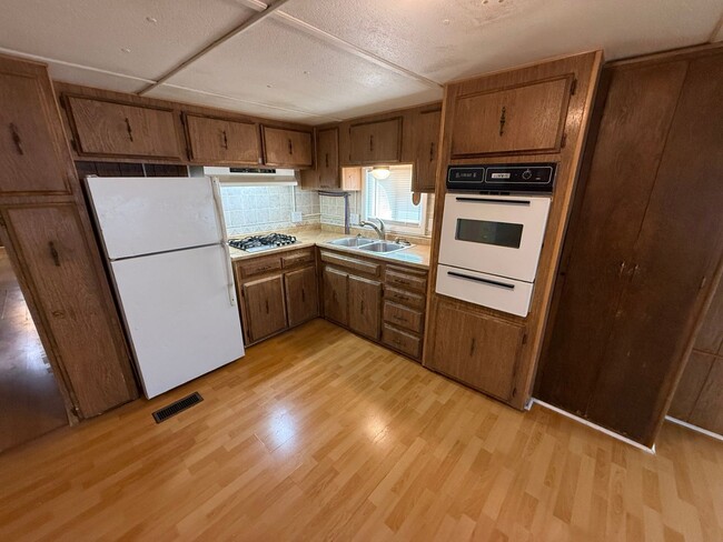 Building Photo - 2 Bedroom 1.5 Semi-Rural Mobile Home with ...