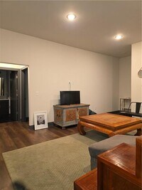 Building Photo - 112 Rogers St NE