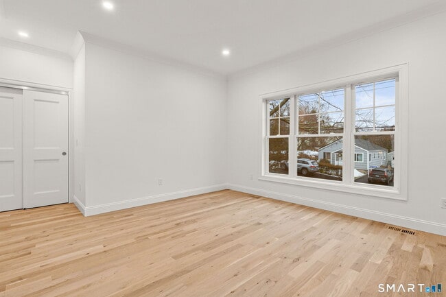 Building Photo - 108 New England Ave