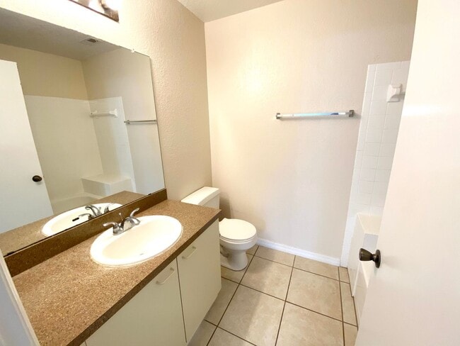 Building Photo - 2550 N Alafaya Trail
