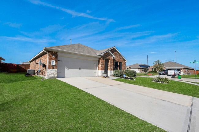 Building Photo - 4315 Nervesa Dr.