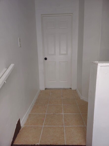 Building Photo - 166 Carteret Ave