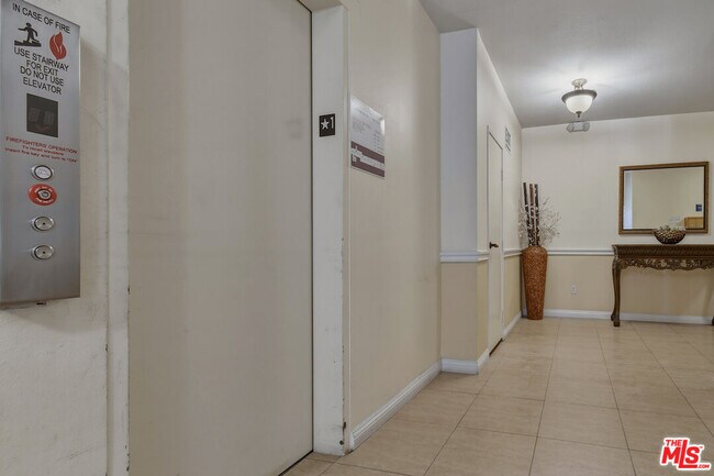 Building Photo - 4443 Ventura Canyon Ave