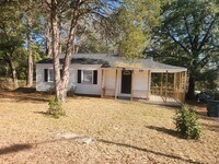 Building Photo - Beautiful 3 Bedroom 1 Bath