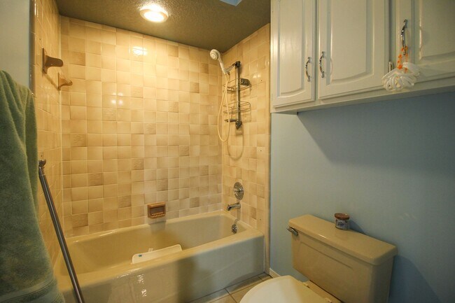 Building Photo - Space Galore In This Jenks South East Home!