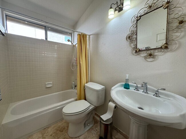 Building Photo - Beautiful Single-Story Rental Home in Ocean Hills – Oceanside