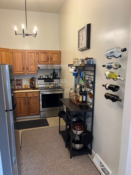 Kitchen - 1114 Bidwell St