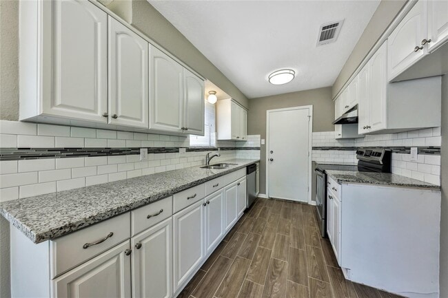 Building Photo - 9814 Appleridge Dr