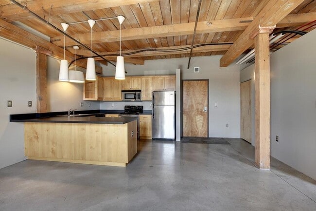 Building Photo - 127 5th St NE