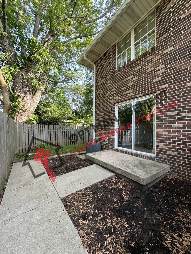 Building Photo - 1406 Sunset Dr