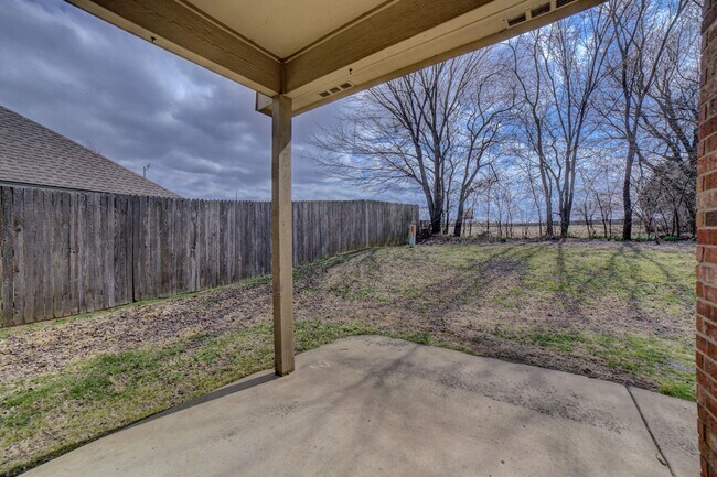 Building Photo - 5 Bed | 2.5 Baths | Broken Arrow