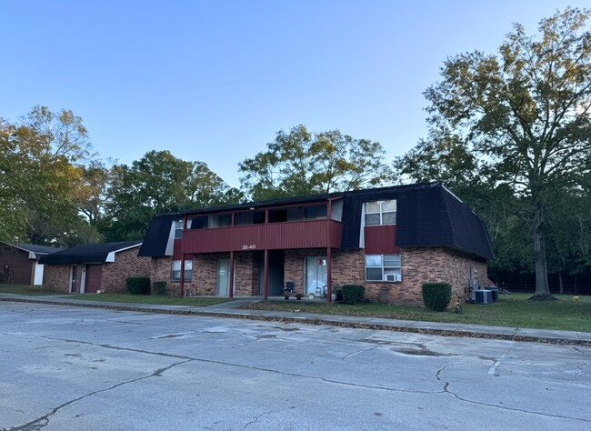 Building Photo - Newly Renovated Apartments in Moulton!