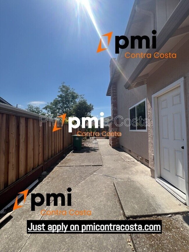 Building Photo - 2850 St Denis Dr