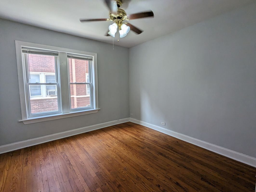 Building Photo - 5027 N Harding Ave
