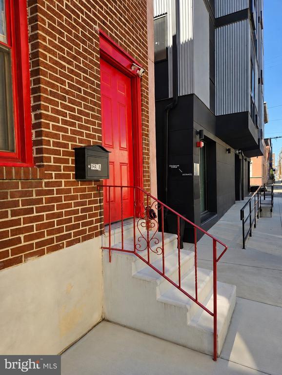 Building Photo - 1558 N Randolph St