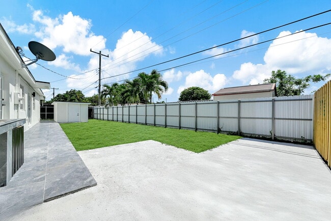 Building Photo - 4040 SW 108th Ave