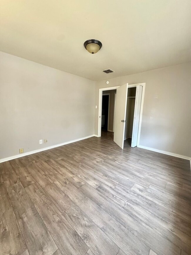 Building Photo - Coming Soon! Cozy 2-Bedroom Home w/ Fenced...