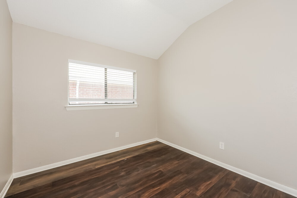 Building Photo - 4747 Poppy Dr E