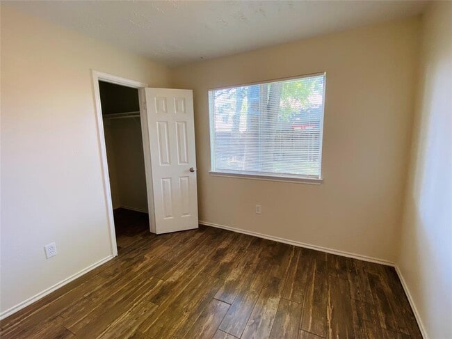 Building Photo - 11018 Almond Grove