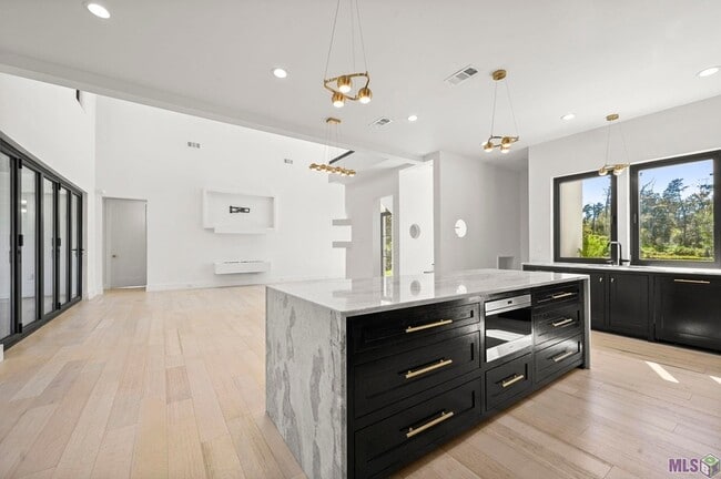 Building Photo - 9825 Fawn Vw Dr