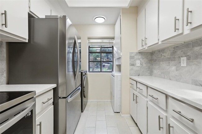 Building Photo - 7122 Wood Hollow Dr