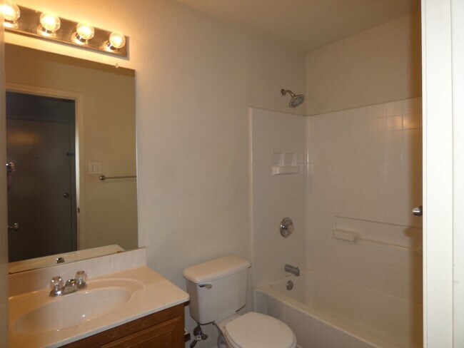 Building Photo - 10325 Bear Hollow Dr