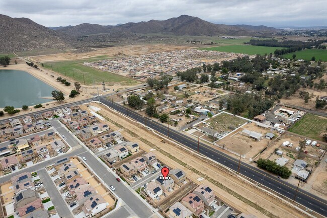 Building Photo - Spacious 4 Bedroom, 2.5 Bathroom Home with...