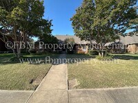 Building Photo - 803 Lakeway Dr