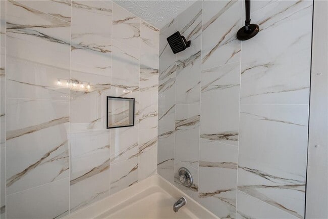 Building Photo - 3820 Oak Park Dr