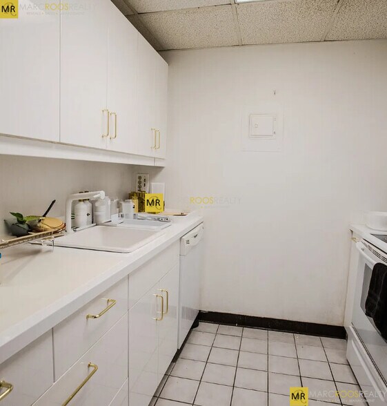 Building Photo - 40 Broadlawn Dr