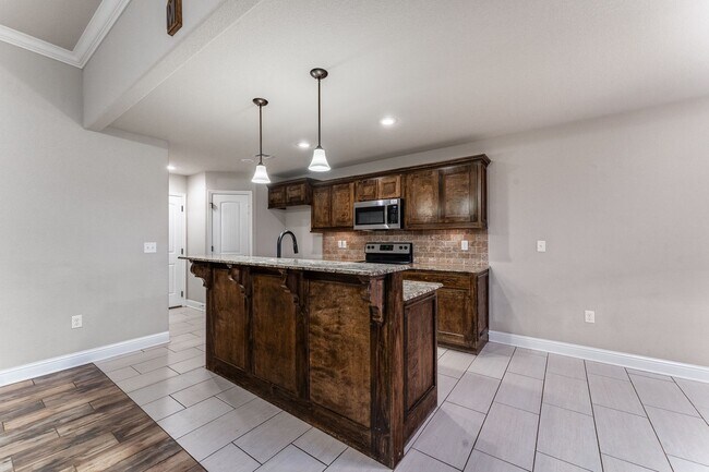 Building Photo - 2091 Eagle Dr