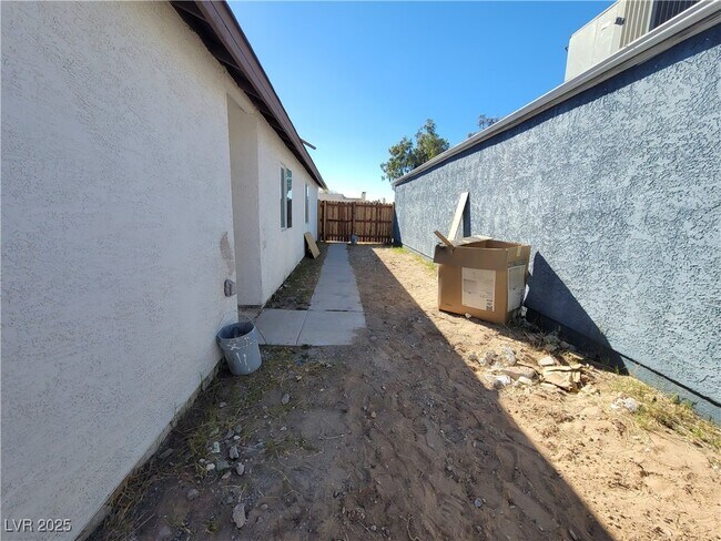 Building Photo - 7324 Empress Dr