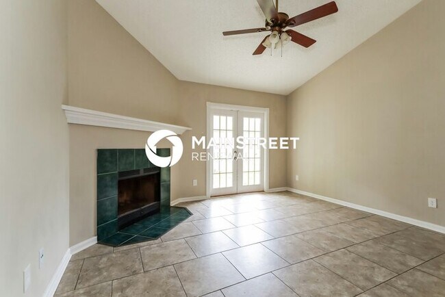 Building Photo - 4 Bedroom Pet-Friendly Home in Middleburg,...