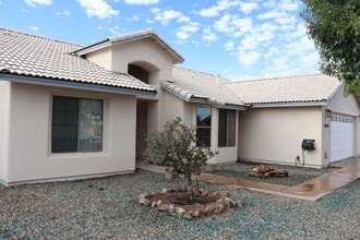 Building Photo - Three bedroom home in Canyon de Flores