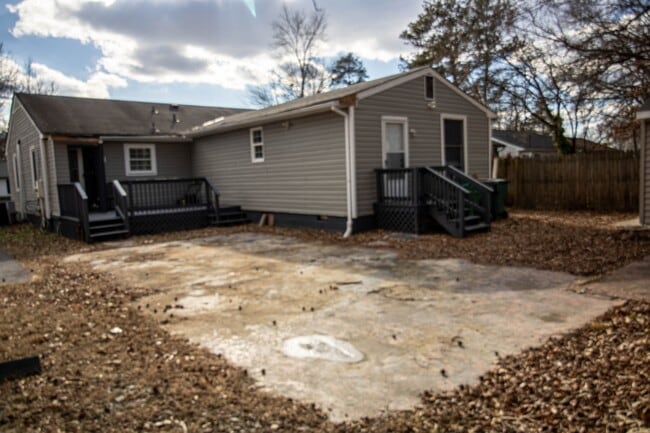 Building Photo - 822 Winnetka Ave