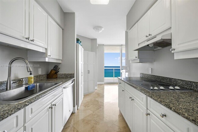Building Photo - 4775 Collins Ave