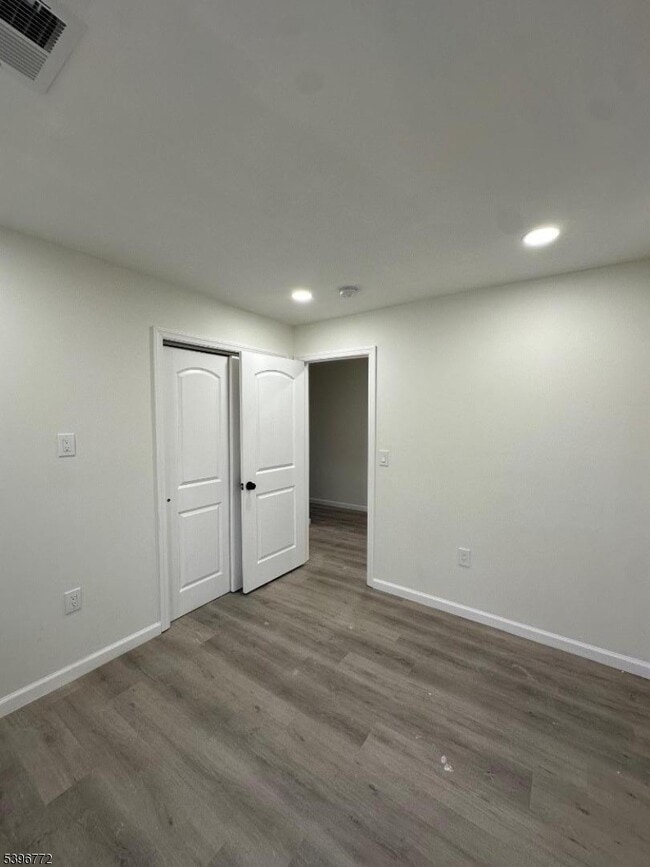 Building Photo - 112 Fairview Ave