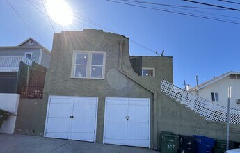 Building Photo - 2+1 w/all appliances + garage in central L...