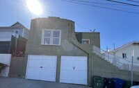 Building Photo - 2+1 w/all appliances + garage in central L...