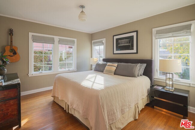 Building Photo - 513 N Mansfield Ave