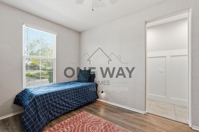 Building Photo - 9854 Thatcher Ave