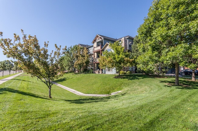 Building Photo - Beautiful 2- Bedroom near Miramont Park!