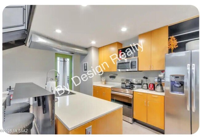 Building Photo - Modern Loft-Style Home in Barrio Metalico