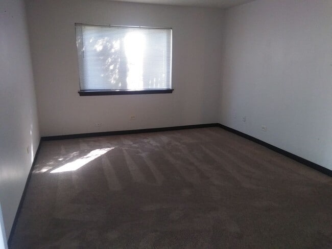 Building Photo - 755 Inland Cir