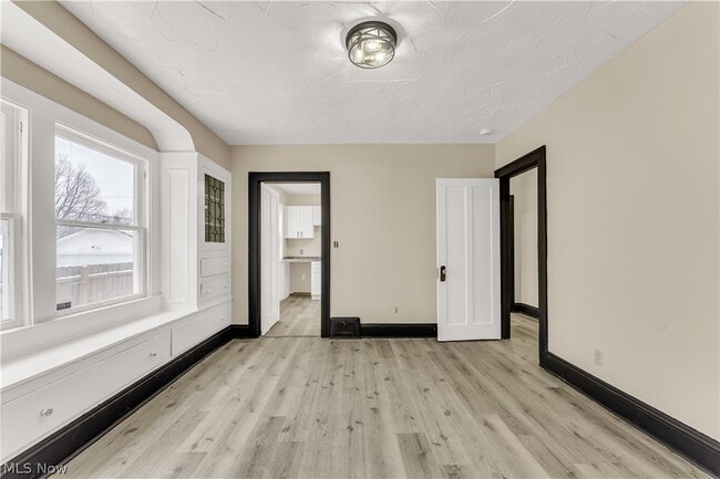 Building Photo - 1063 E 171st St