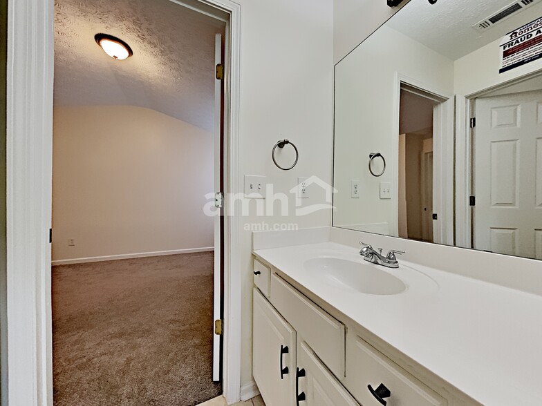 Building Photo - 402 Cobalt Valley Ln