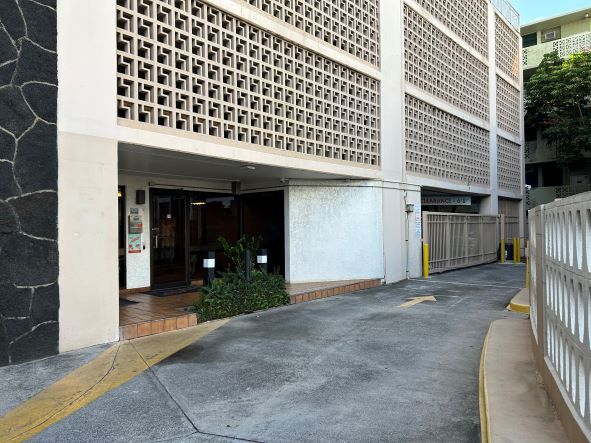 Building Photo - 2415 Ala Wai Blvd